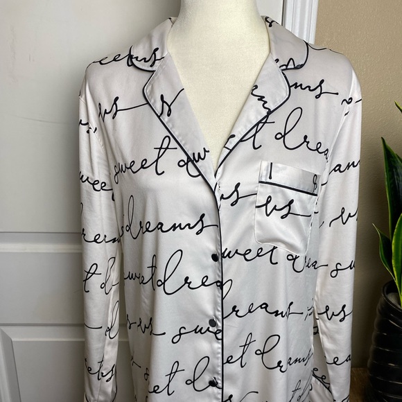 Victoria’s Secret White Silky Sweet Dreams Night Shirt - Picture 3 of 12
